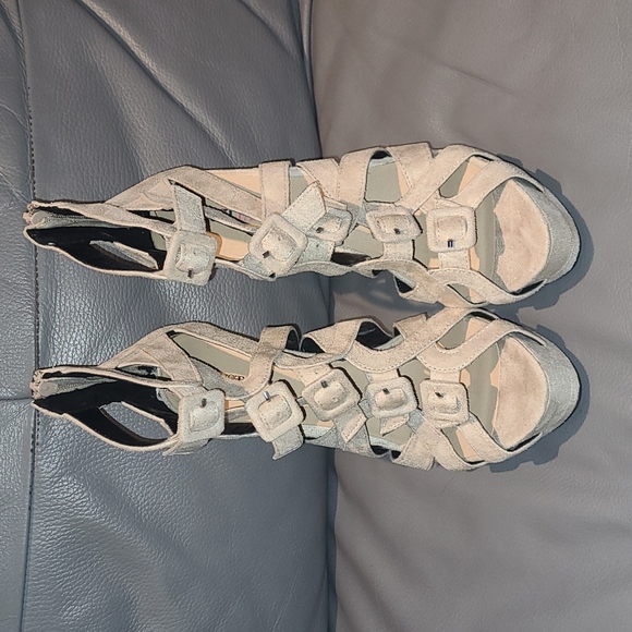 JustFab | 6" faux suade heel | Size 9 - Picture 2 of 6